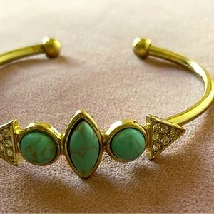 Brighten your day with this resin (looks like turquoise) crystal bracelet.